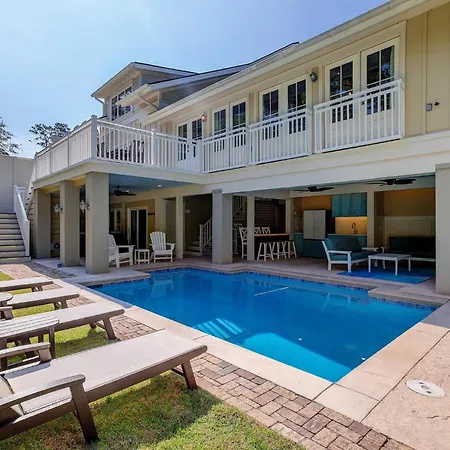 39 Oak Court Villa